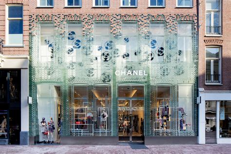 The façade in glass for Chanel in Amsterdam by MVRDV